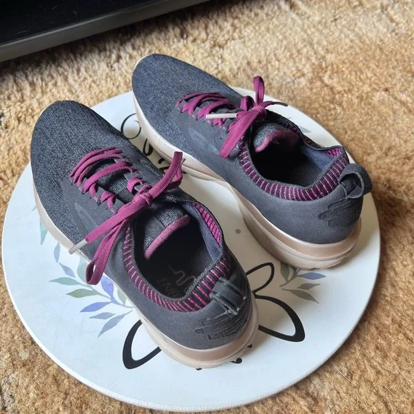 Brooks Ricochet Sneaker 9.5 1202921B018 Running Shoes Black, Burgundy. - Picture 15 of 17